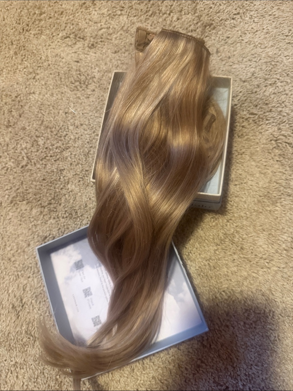 Absolutely beautiful Luxy hair holo in Dimensional cream blonde 16 inches